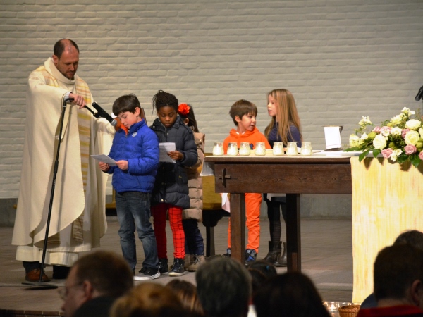 Catechesemoment 2 eerste communie 2015 op zondag 1 februari 2015 in de Sint-Anna-ten-Drieënparochie, Antwerpen Linkeroever
